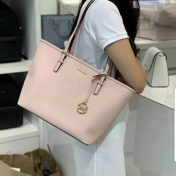 MK JST MD CARRYALL TOTE & DOUBLE ZIP WRISTLET - Picture 8 of 8